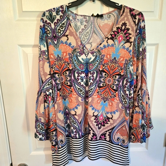 NWT MELISSA PAIGE COLORFUL STRETCH V-NECK TOP, 2X - Picture 2 of 8